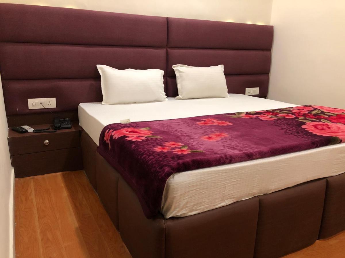 Madpackers Agra Hostel Agra  Εξωτερικό φωτογραφία